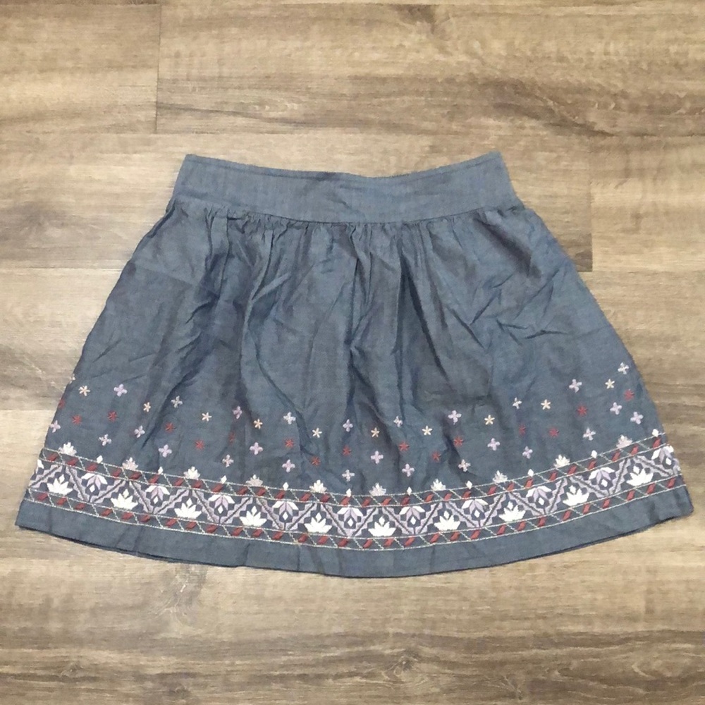 American Eagle Outfitters Chambray Embroidered Fit & Flare Skirt size Medium